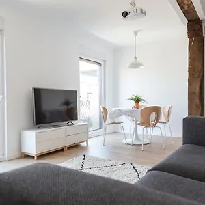 Next Center Bus & Train Station Free Wifi Apartment